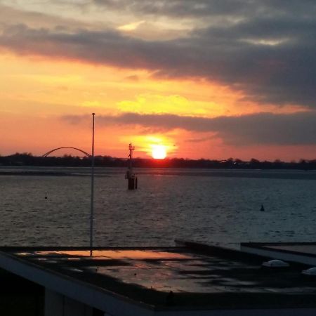 Fehmarn Burgtiefe Suedstrand Meerblick Apartment Meerzeit 外观 照片
